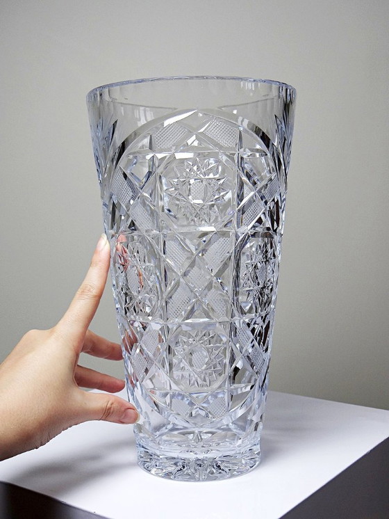 Image 1 of Grand vase en cristal taillé et moulé vintage 80-2000 Bohême Tchécoslovaquie