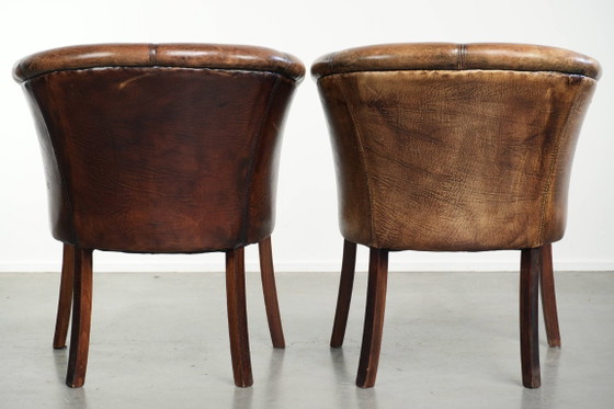 Image 1 of 2x handige schapenleren bijzetstoel/ fauteuil/tubchair met karakter en een mooi patina