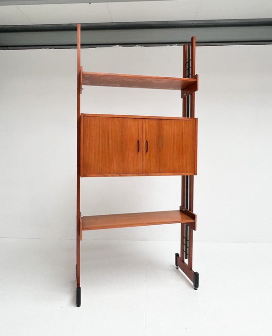 Image 1 of Singular librería independiente de teca, Italia, años 60