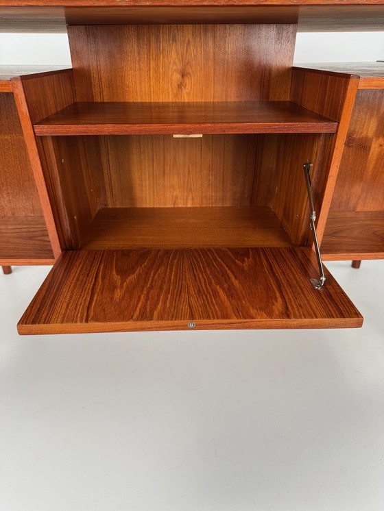 Image 1 of Dänischer Chefschreibtisch aus Teakholz – Eleganter Arbeitsplatz im Stil der Mitte des 20. Jahrhunderts