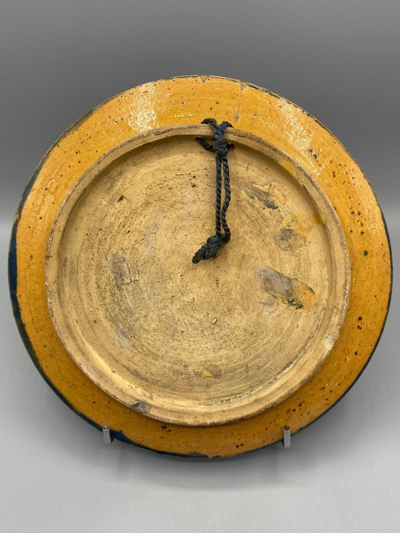 Plato de pared grande de cerámica esmaltada con cesta floral. – Loza, Ceramic, Mid Century Modern (photo 5 of 6)