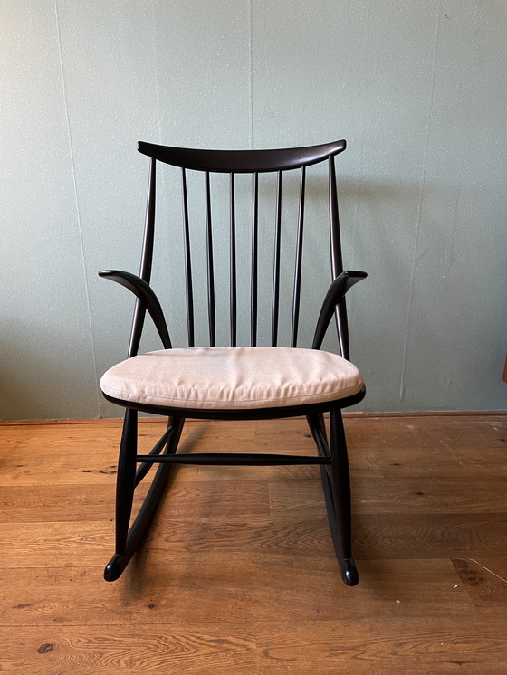 Image 1 of Kraamstoel schommelstoel Danish Design Wikkelso