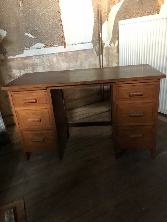 Image 1 of klassischer Holzschreibtisch für junge Leute