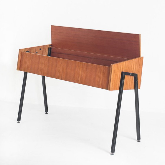 Console vintage en teck et fer laqué. Style scandinave. France, années 1960. – Iron, Wood (photo 4 of 12)