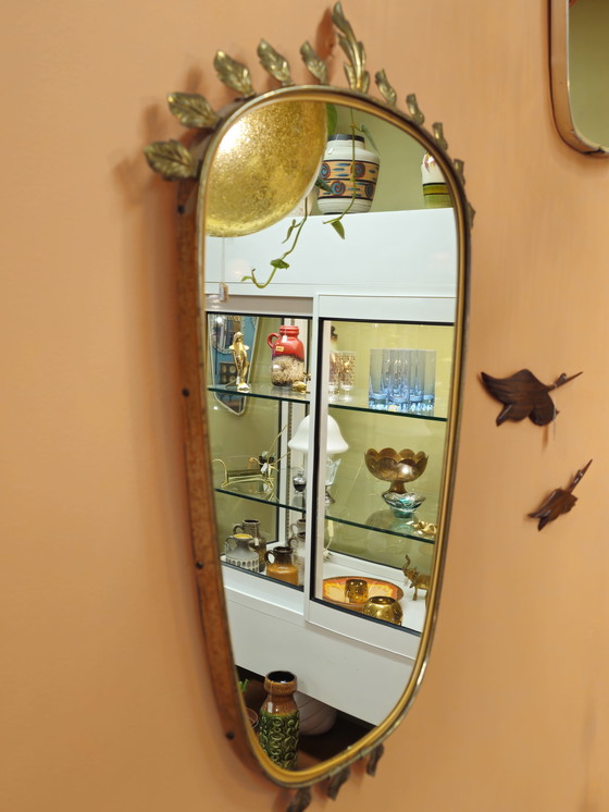 Image 1 of Miroir vintage avec bordure en laiton et feuilles, miroir mural