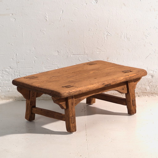 Antieke lage tafel van grenenhout – China, circa 1890