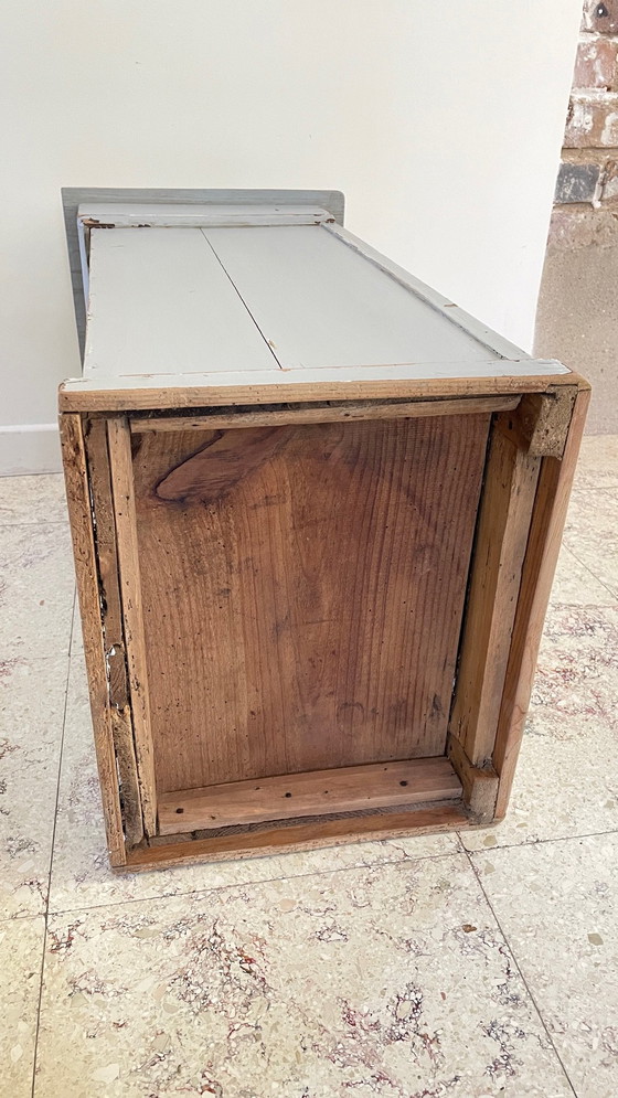 Image 1 of Antiek grijs houten nachtkastje