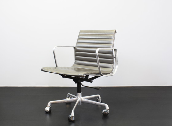 Image 1 of Ea117 Office Chairs Icf Charles & Ray Eames Seats