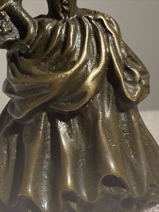 Image 1 of Campanello di servizio in bronzo d'epoca raffigurante una donna aristocratica