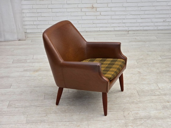 Image 1 of Anni '70, poltrona danese, similpelle, gambe in legno di teak.