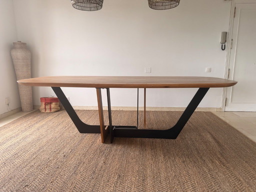 Table de salle à manger design avec 6 chaises en cuir