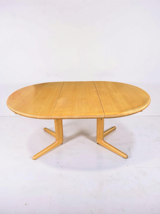 Extendable round Danish dining table