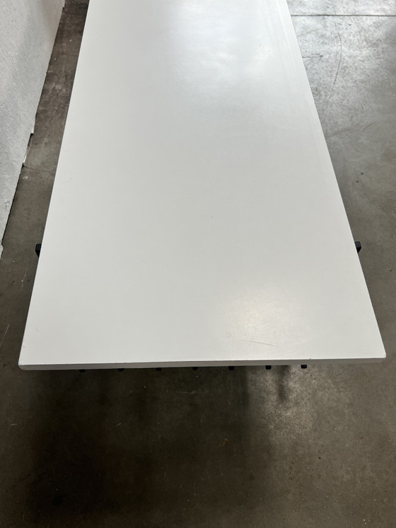 Image 1 of Table basse vintage, plateau en bois blanc sur structure en acier noir. 1970's