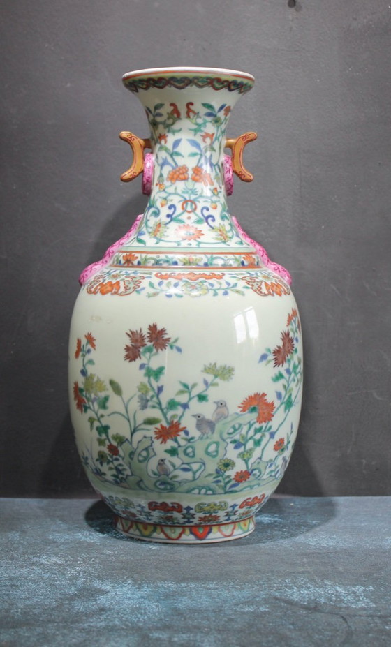 Image 1 of Vaso cinese a balaustra in celadon decorato a mano con marchio di sigillo