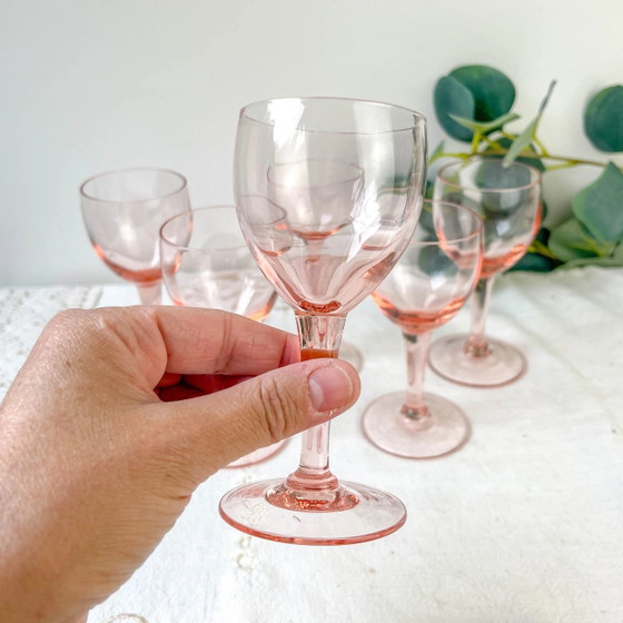 5 Vintage Faceted Roze Glazen Rode Wijnglazen – Jaren 50 – Franse Elegantie – Glazen & Karaffen, Glass (photo 3 of 6)