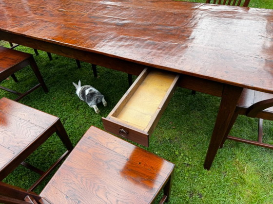 Image 1 of Grande table de salle à manger coloniale en teck massif avec 8 chaises et coussins