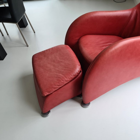 Image 1 of Sillón rojo Gerard van den Berg con reposapiés a juego