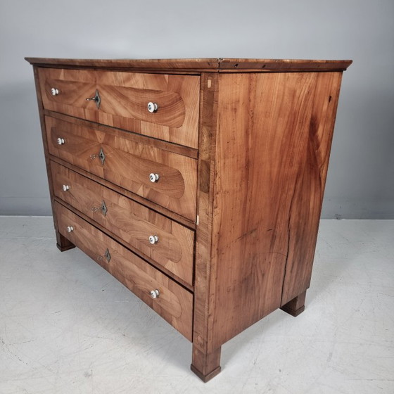 Hölzerne Biedermeier Kommode mit vier Schubladen, Kommoden, Holz, Keramik, Braun, Klassiek (Foto 3 von 10)