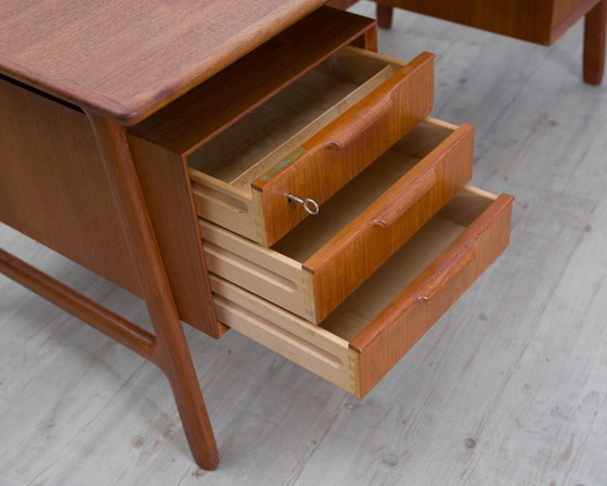 Image 1 of Deens teakhouten bureau van Omann Jr., model 75
