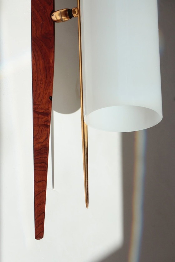 Image 1 of 4 Modernistische verstelbare wandlampen in teak en messing – 1950