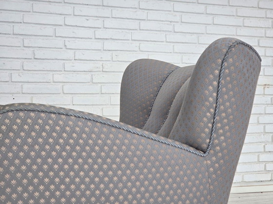 Image 1 of Deense fauteuil uit de jaren 50, meubelstof, gesneden eikenhout.