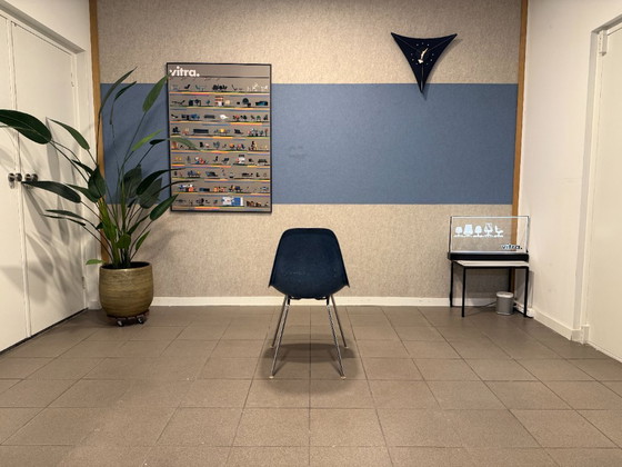 Herman Miller | Eames | DSX | Fibra de vidrio azul medio | 1 pieza – Sillas de comedor, Metal, Textile (photo 5 of 9)
