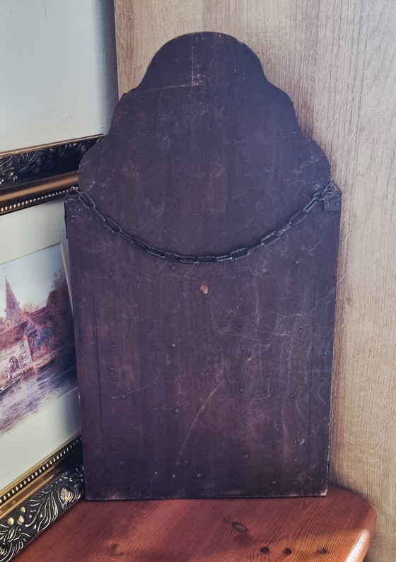 Image 1 of Antiker niederländischer Brautspiegel aus abgeschrägtem, geprägtem Messing