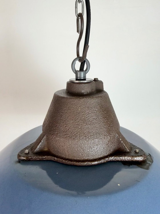 Image 1 of Industriële hanglamp van blauw emaille en gietijzer, jaren 60