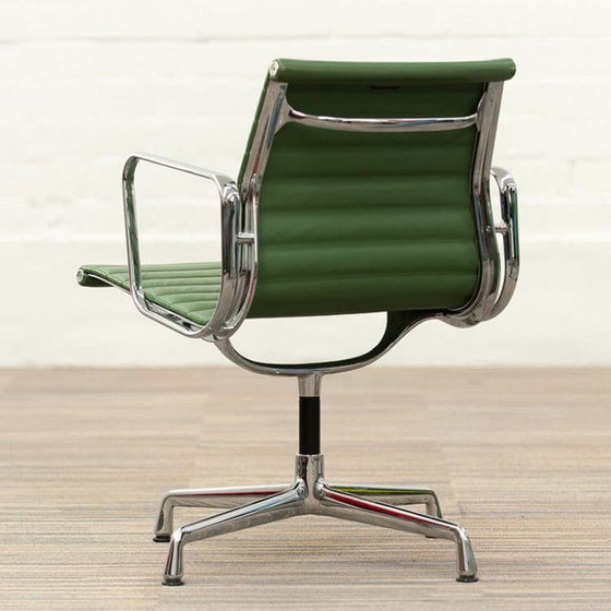 Image 1 of Vitra Ea 108 Drehstuhl