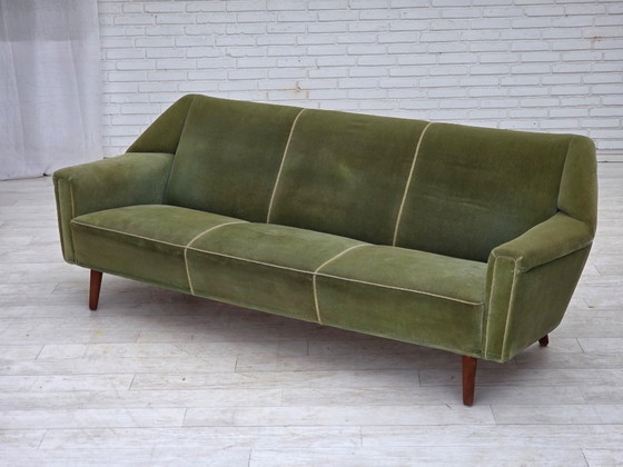 Image 1 of Jaren 70, Deens ontwerp van Kurt Østervig, 3-zitsbank, meubelvelours, teakhout.