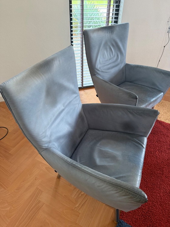 Fauteuils Label, cuir gris-bleu et métal, Modern (photo 3 sur 5)