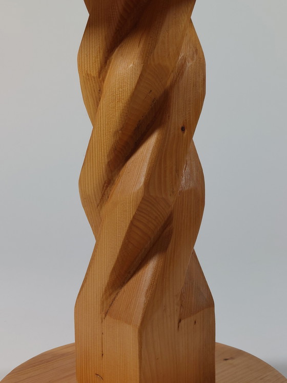 Image 1 of Table d'appoint vintage sculptée à la main, en pin, pièce unique