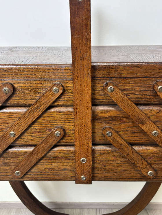 Image 1 of Boîte à couture/armoire à couture vintage en bois avec pieds 50-60