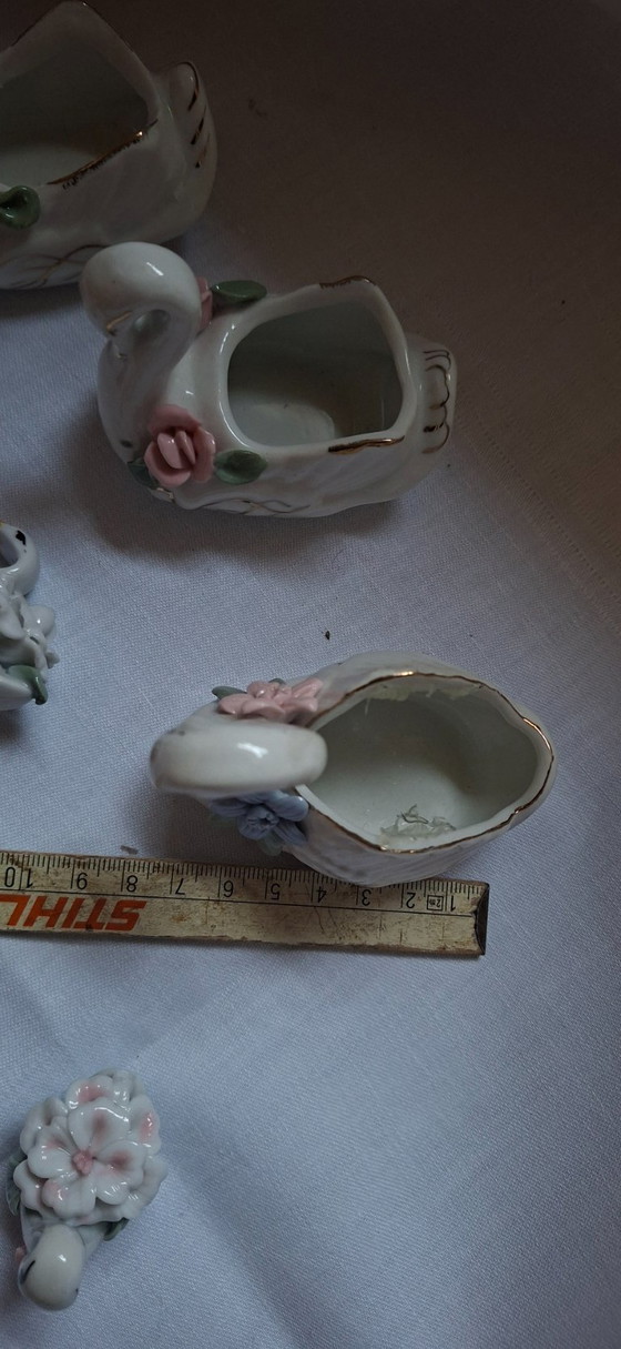 Vintage porcelain swans – Decorative Objects (photo 5 of 7)