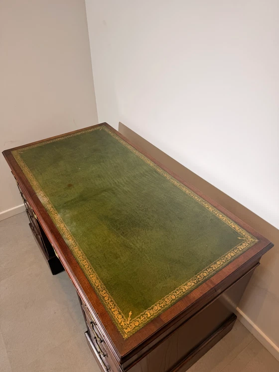 Image 1 of Antieke mahoniehouten sokkeltafel