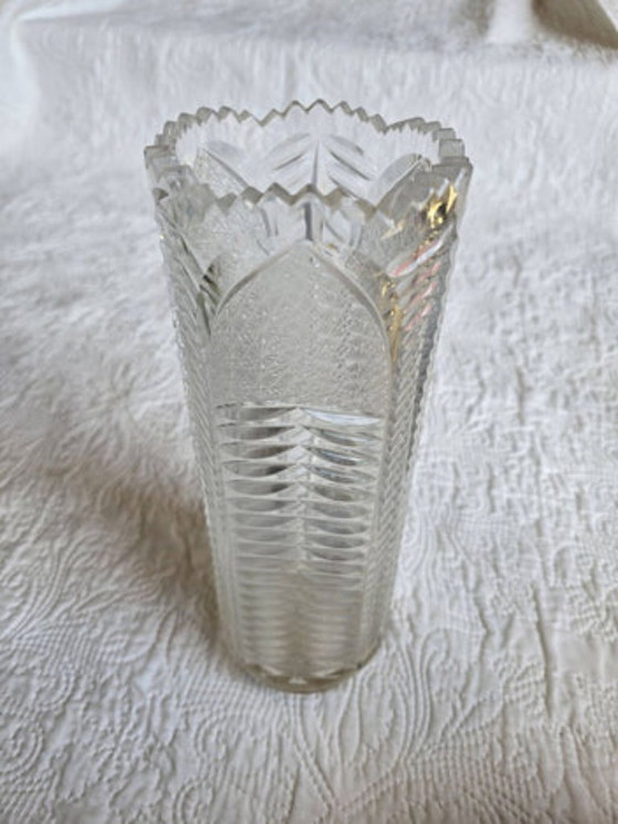 Antique cut crystal vase with a scalloped rim, decorated with palmettes (photo 5 of 5)