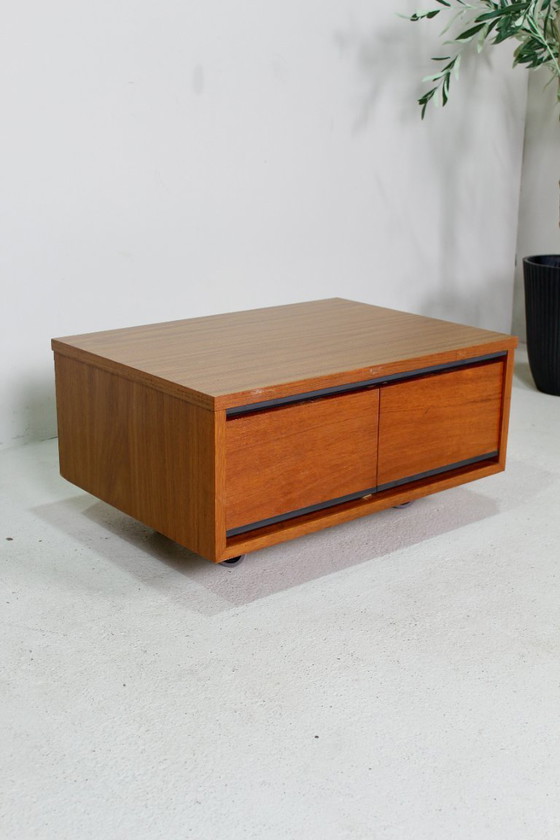 Image 1 of Ensemble vintage d'armoires suspendues