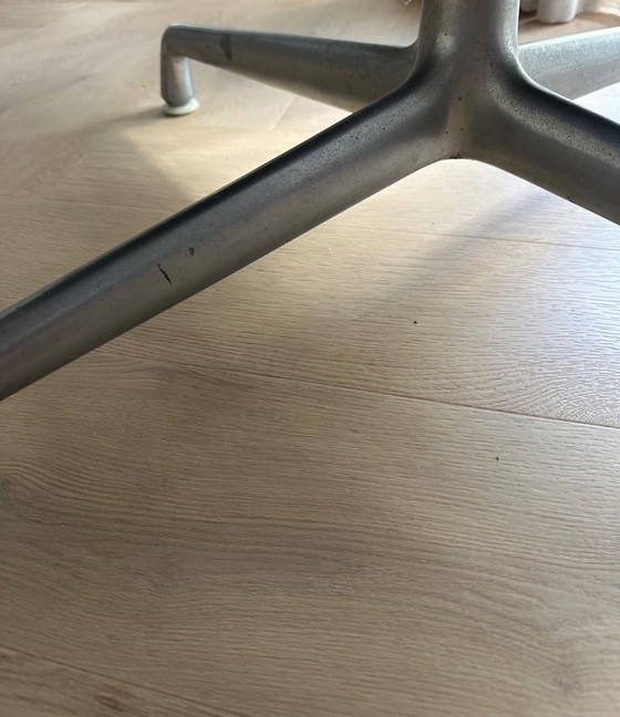 Image 1 of Taburete Herman Miller EA 124, de Charles y Ray Eames