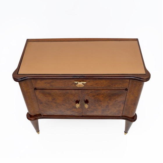 Image 1 of Paire de tables de nuit italiennes modernes du milieu du siècle en noyer et racine de thuya, années 1950