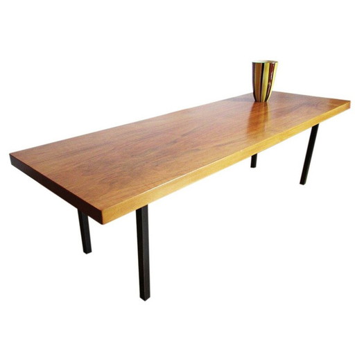 Table basse vintage en noyer américain et acier laqué, 1960