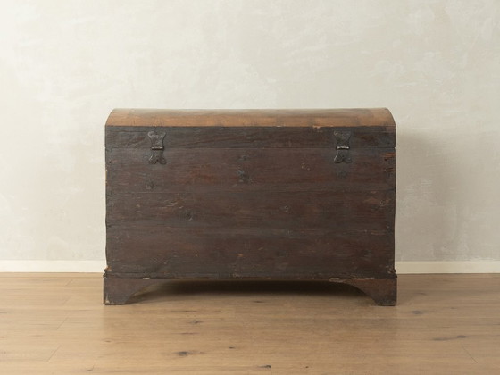 Biedermeier round-lidded chest with inlay, circa 1840, Storage cabinet, Wood, Metal, Brown, Vintage (photo 9 of 9)