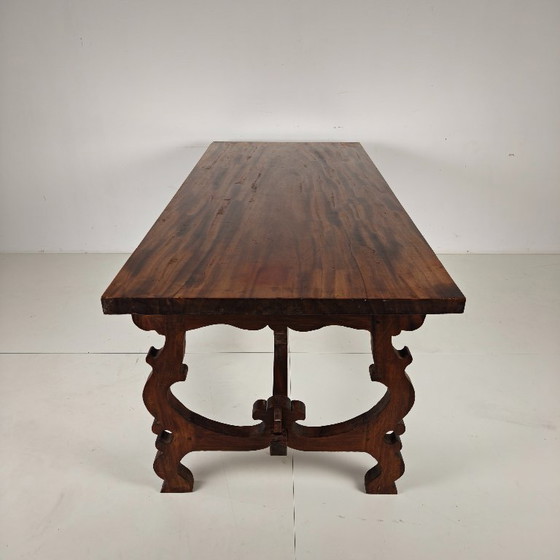 Image 1 of Tavolo da pranzo spagnolo in legno massello – XX secolo