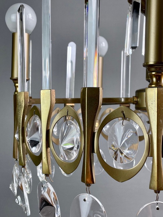 Image 1 of Gaetano Sciolari, five-light chandelier from the "Ovali" series, 1960s. Burnished brass frame and original optical crystals.
