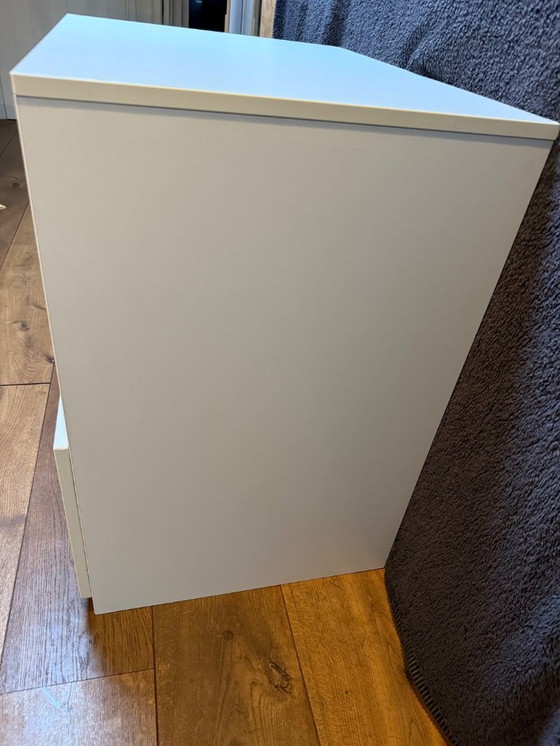 Image 1 of Vitrine robuste fabriquée à la main