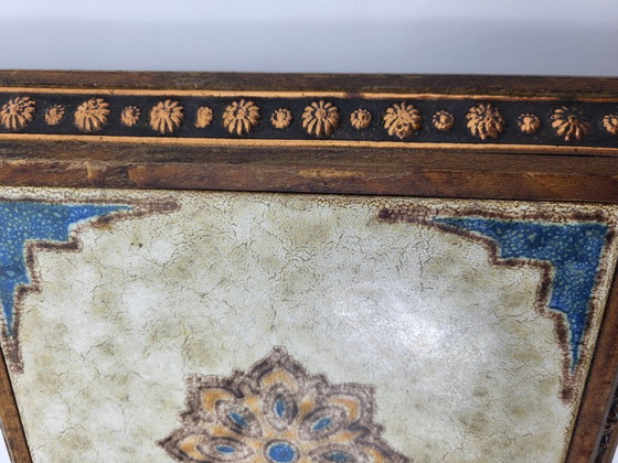 Image 1 of Musikalischer Untersetzer aus Keramik und Holz mit ziselierter Kupferverzierung