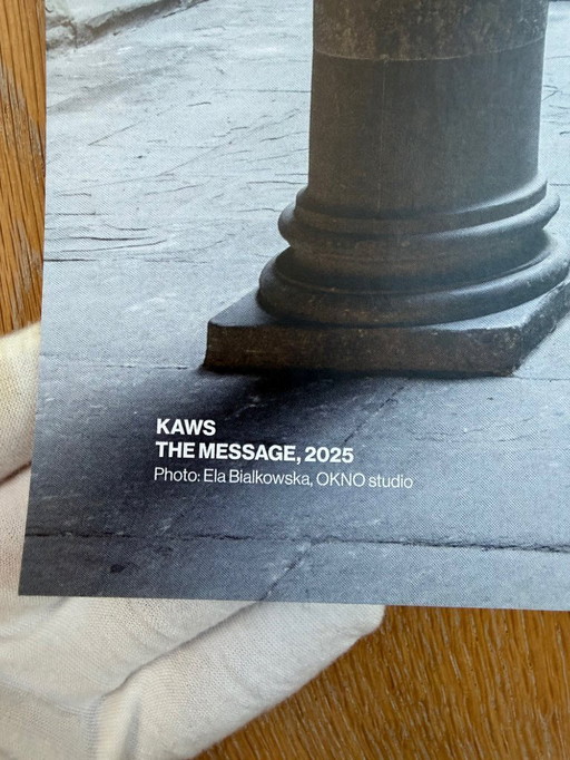 Kaws The Message, ...... Met Dank Aan Fondazione Palazzo Strozzi, Florence, Italië