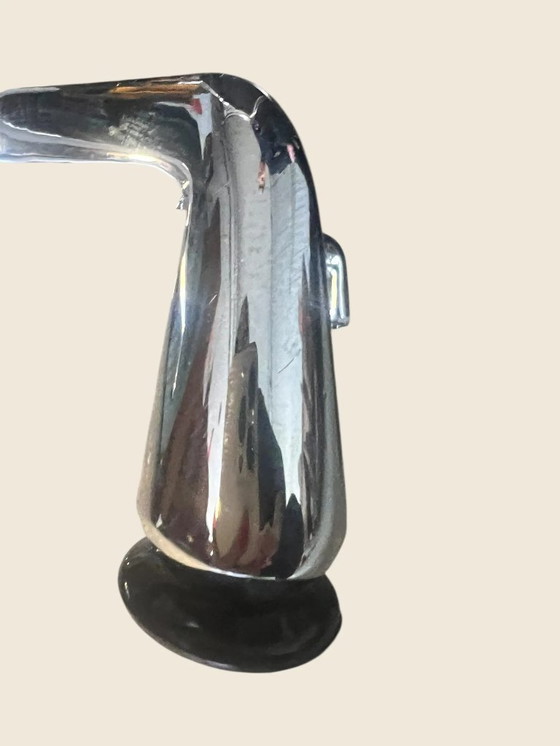 Image 1 of Original Vintage Vitra EA 105 hergestellt 1986. Ray und Charles Eams Drehstuhl mit dunkel braunem Lederbezug und Label