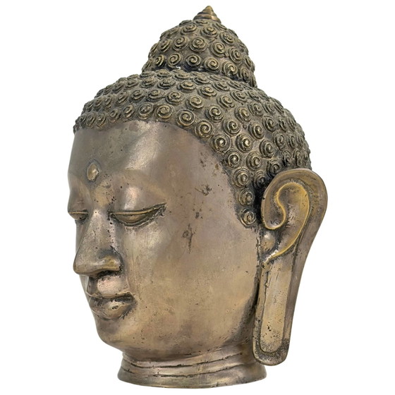 Patinated brass-bronze Buddha head in classic Thai Sukhothai style. – Sculpture, Vintage (photo 6 of 8)