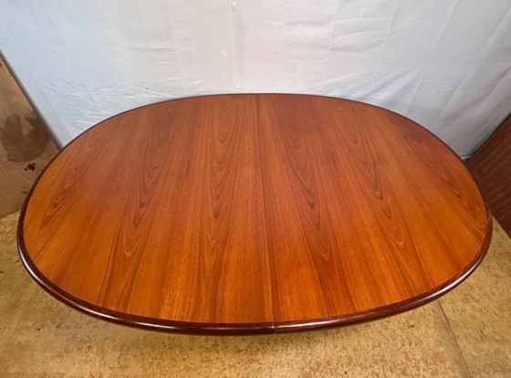 Image 1 of Mid-Century Retro Vintage Teak Ausziehbarer Ovaler Esstisch von G-Plan - Victor Wilkins, 1960er Jahre