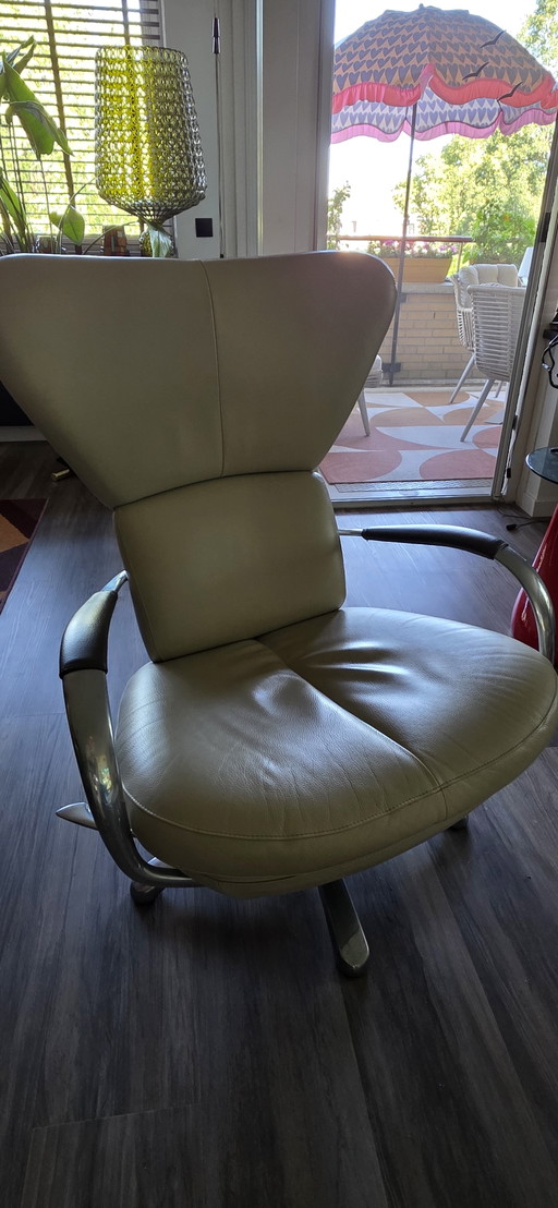 Leolux Formi en cuir crème avec pouf – fauteuils, Leather, Metal (photo 2 of 7)